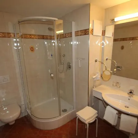Alpenhotel Weiherbach - Hallenbad Und Sauna מלון ברכטסגאדן